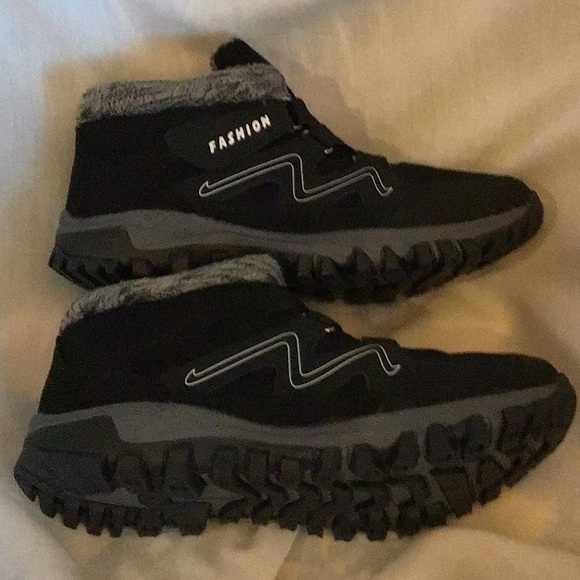 NWOT Women’s Winter Boots - Picture 5 of 5